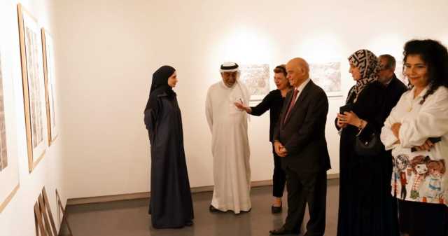 مشاركة متميزة من كلية الفنون الجميلة والتصميم بجامعة الشارقة بفعاليات المعرض السنوي لجمعية الإمارات للفنون التشكيلية