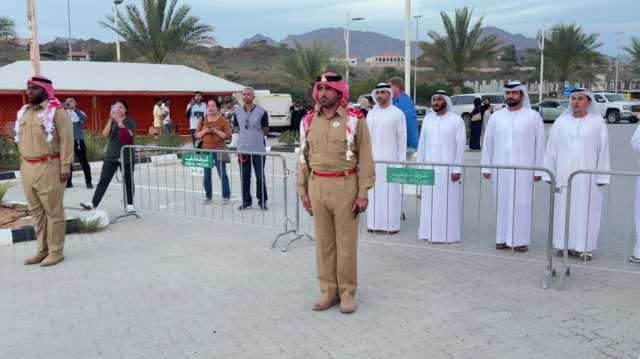 مدفع شرطة دبي يجمع أهالي منطقة حتا في أجواء رمضانية دينية