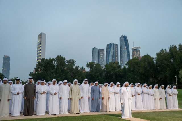 منصور بن زايد يشارك موظفي ديوان الرئاسة الإفطار الرمضاني في قصر الإمارات