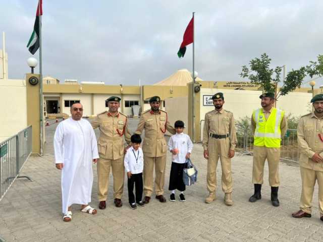 مديرو مراكز الشرطة في دبي يلتقون الطلبة والهيئات التدريسية