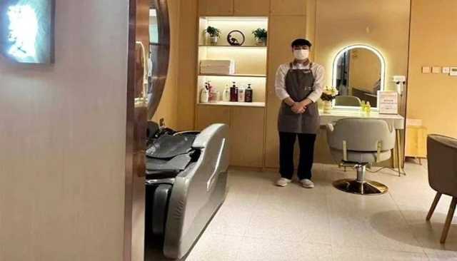 مطعم يطلق خدمة غسيل الشعر للعملاء الأوفياء