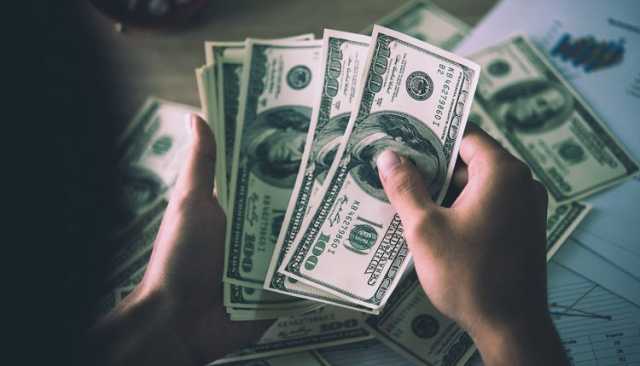 الدولار يشهد انخفاضاً أمام الدينار بافتتاح بورصتي بغداد و أربيل