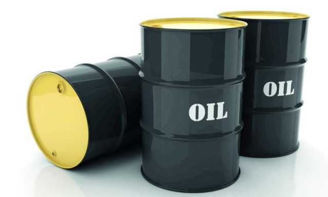 أسعار النفط تتراجع بالأسواق العالمية