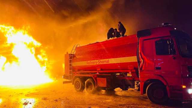 حريق ضخم يلتهم سوقاً شعبياً في حي العامل ببغداد.. فيديو