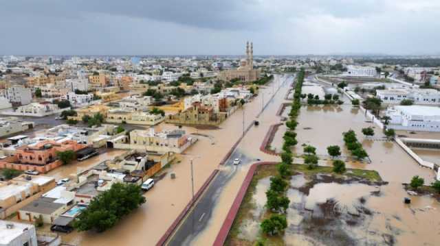 المياه أغرقت الطرق.. صور ترصد آثار منخفض المطير على محافظة عمانية