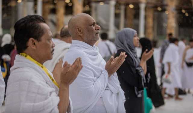 بالصور.. شاهد لحظة هطول الأمطار على المسجد الحرام صباح اليوم