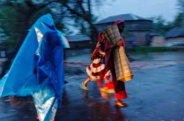 انقطاع الكهرباء عن الملايين.. عواصف قوية تضرب بنجلادش والهند