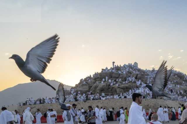 وزير الحج والعمرة يعلن نجاح تصعيد الحجاج إلى مشعر عرفات