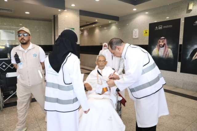 بالصور.. انطلاق قافلة الحجاج المرضى المنومين إلى عرفات