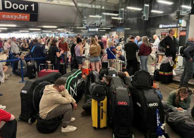 انقطاع الكهرباء يلغي ربع الرحلات الجوية من مطار مانشستر