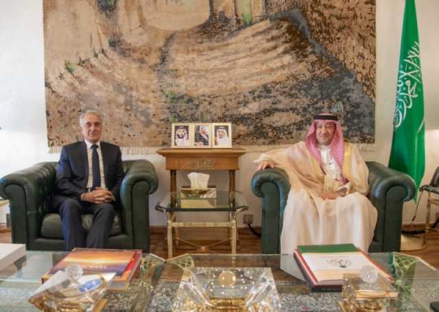 الخريجي يبحث تعزيز العلاقات مع سفير سوريا لدى المملكة
