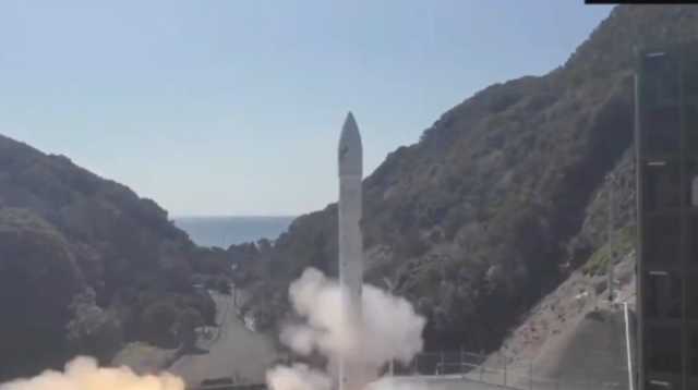 تحطم صاروخ صيني جراء إطلاقه عن طريق الخطأ