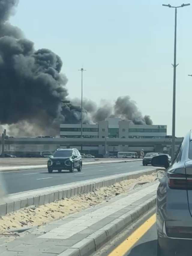 اندلاع حريق ضخم بمبنى تجاري على طريق الملك فهد 'الخبر – الدمام'