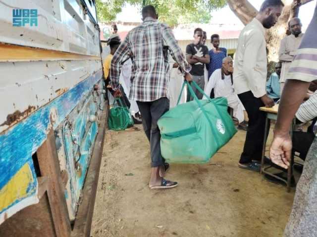 مركز الملك سلمان يوزع 340 حقيبة إيوائية في ولاية القضارف بالسودان