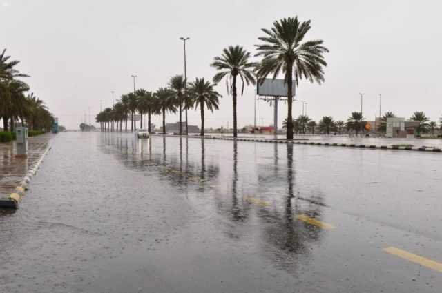 الأماكن والمواعيد.. أمطار خفيفة وموجة حارة على الرياض