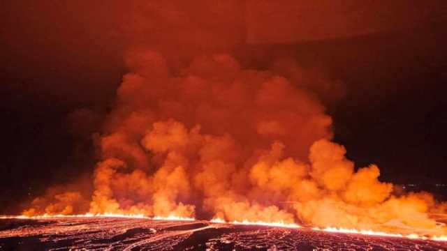 بحيرة من الحمم.. ثوران بركاني جديد في أيسلندا