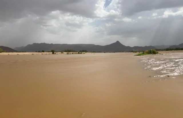 جريان سيول في نجران وتنبيه من أمطار غزيرة على عسير