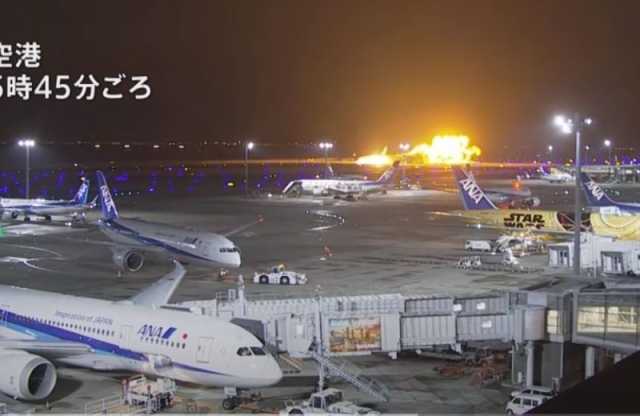 كرة لهب ضخمة.. احتراق طائرة ركاب أثناء هبوطها في مطار باليابان