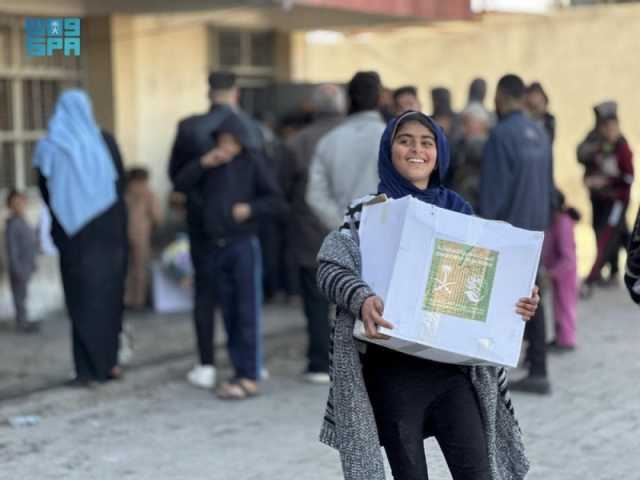 إغاثة الشعب الفلسطيني.. مركز الملك سلمان يوزع السلال الغذائية في غزة