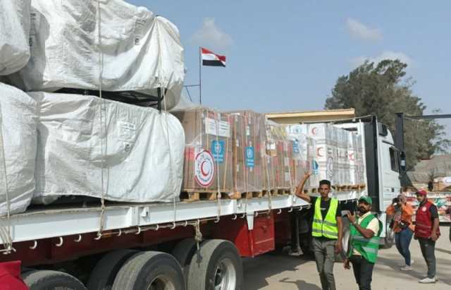 عبور 106 شاحنات مساعدات ميناء رفح البري للفلسطينيين في غزة