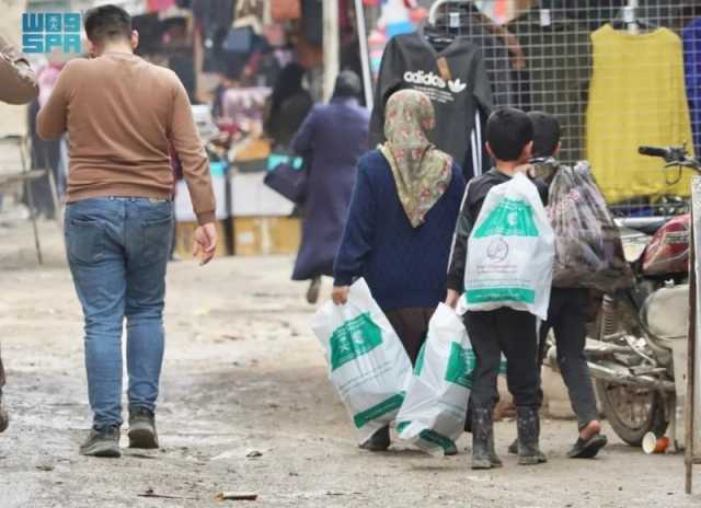 'الملك سلمان للإغاثة' يوزع قسائم شرائية على الأسر المتضررة من زلزال سوريا