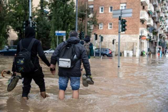 وضع حرج.. انهيارات أرضية وفيضانات جراء الأمطار الغزيرة في إيطاليا