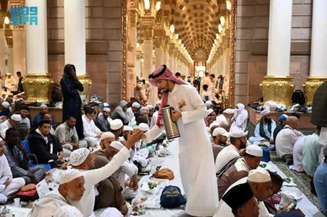 'سُفر إفطار الصائمين' تجسد معاني البذل والخير في المسجد النبوي