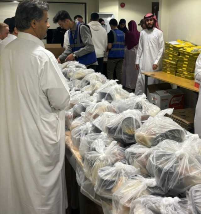 'رد الجميل'.. مبادرة تطوعية لتوزيع وجبات الإفطار والسحور في المستشفيات