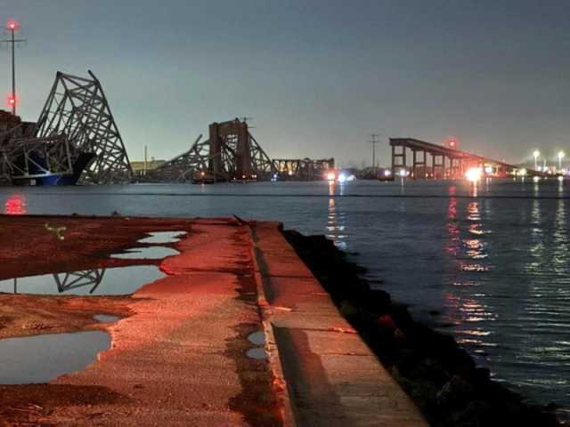 صور| سفينة تُحطم جسرًا كبيرًا في بالتيمور الأمريكية