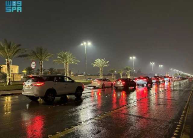 طقس السعودية.. هطول أمطار غزيرة على منطقة الرياض