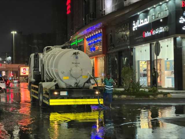 صور| أمانة جدة ترفع جاهزيتها للحالة المطرية