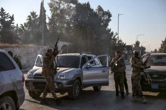 صور| فصائل مسلحة تسيطر على غالبية مدينة حلب في شمال سوريا