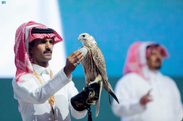 بيع أغلى صقر بالشرق الأوسط في مزاد الرياض.. تعرف على ثمنه