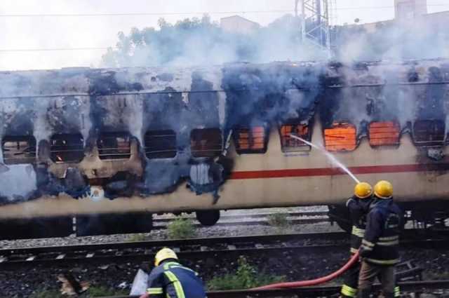 بعد وقوع أسوأ حادث.. مقتل 9 أشخاص في حريق قطار بجنوب الهند