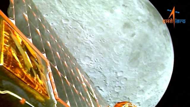 في خطوة تاريخية.. مركبة فضاء هندية تهبط على سطح القمر