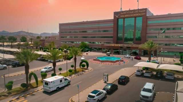 لأول مرة .. فريق طبي في مكة يعالج مريض سمنة بتقنية الحلقات المغناطيسية