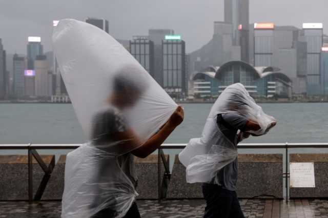 إصابة العشرات في هونج كونج بسبب إعصار 'ساولا'