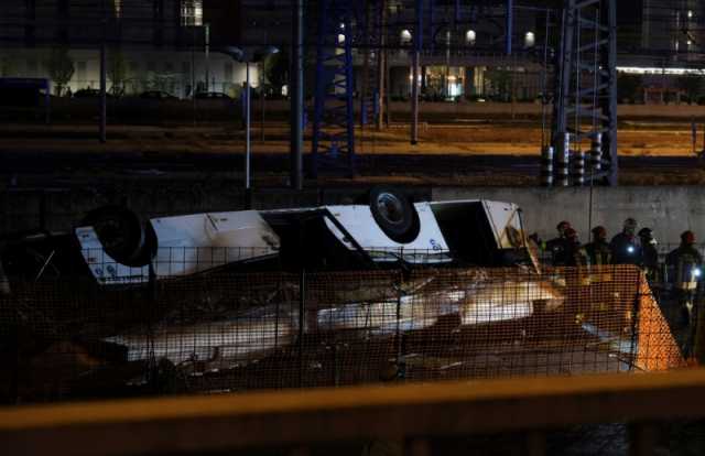 إيطاليا.. مقتل 21 إثر سقوط حافلة من ارتفاع 10 أمتار