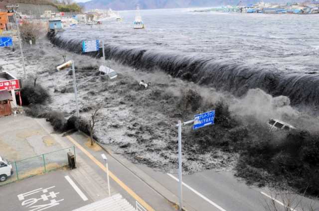اليابان.. تحذير من تسونامي في جزيرتي إيزو وأوجاساورا