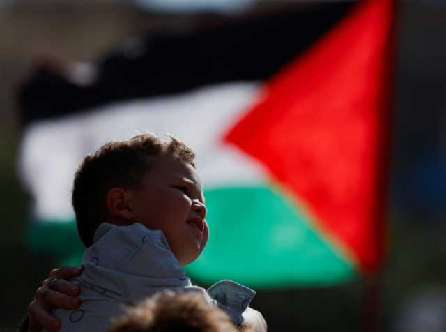 إقامة مراسم جنازة للطفل الفلسطيني ضحية حادث الطعن في أمريكا
