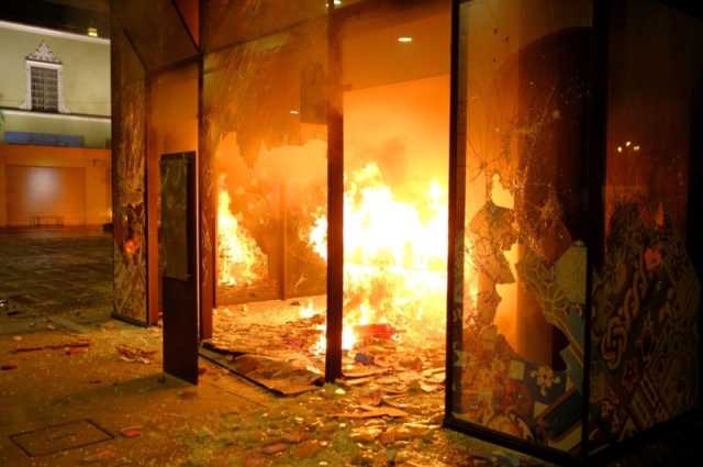 أعمال العنف بستوكهولم تعرض الضواحي للحرق العمد