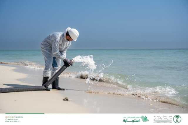 بالصور.. نجاح اختبار احتواء أكثر من 70 ألف برميل في المياه الإقليمية السعودية