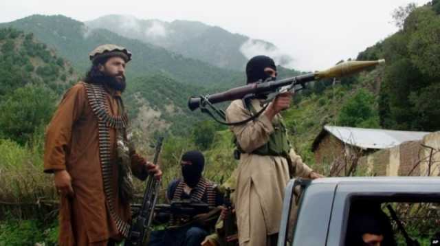 مسلحون يشنون هجوما على قاعدة جوية وسط باكستان