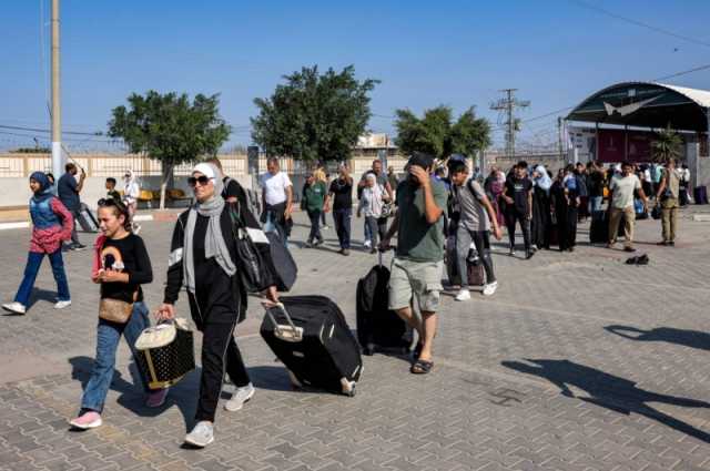 أمريكا تعلن مغادرة أول مجموعة من مواطنيها قطاع غزة