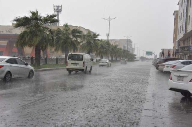 طقس الجمعة.. أمطار رعدية مصحوبة برياح نشطة