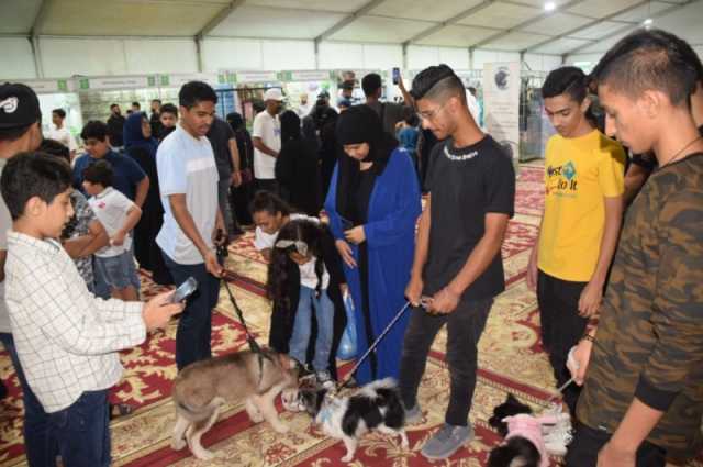 صور| إقبال كبير على مهرجان القطيف للطيور والحيوانات الأليفة النادرة