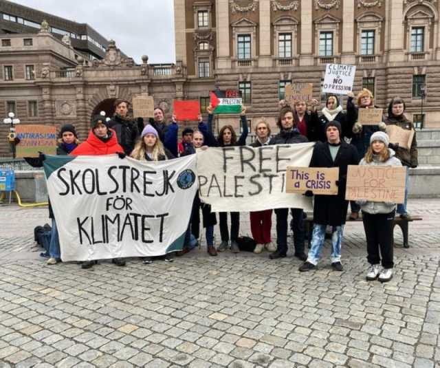 ناشطة سويدية تقود أكبر مظاهرة في هولندا للتضامن مع الفلسطينيين