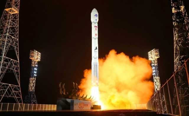 وكالة: زعيم كوريا الشمالية أشرف بنفسه على إطلاق القمر الاصطناعي