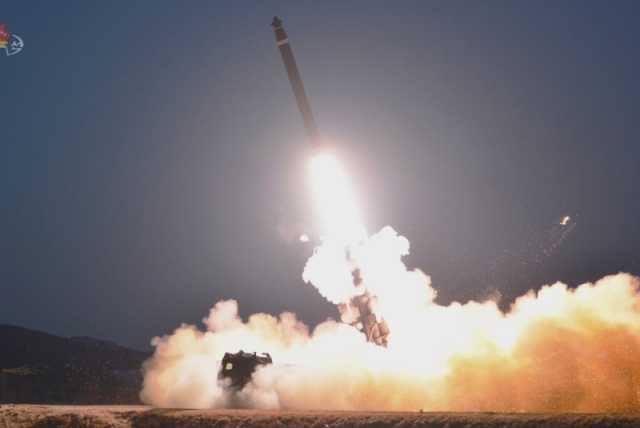 كوريا الشمالية تطلق صاروخا باليستيا صوب بحر اليابان
