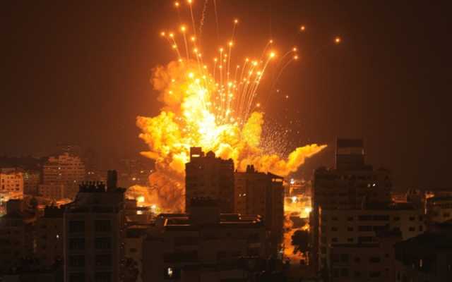 عشرات الشهداء والجرحى في قصف ليلي عنيف على غزة